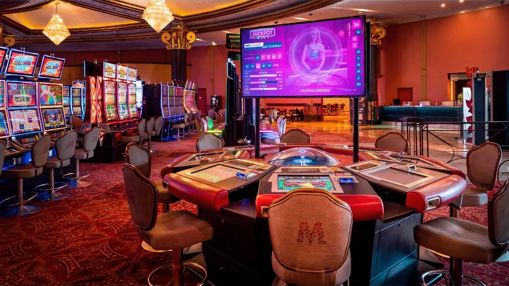 Ruleta electrónica y slots en la sala de Casino Arena Maipú